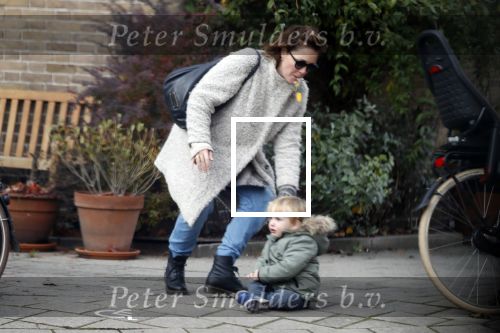 Amsterdam 3 november 2018
Maaike Perenboom met haar zoon bij het huis van haar nieuwe partner Joost Nijsen
