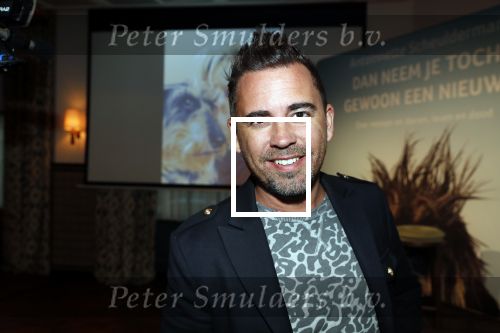 Amsterdam 23 oktober 2018
Boekpresentatie van Antoinette Scheulderman in de soho House . Eva Jinek overhandigt haar het eerste boek. Manuel Venderbos