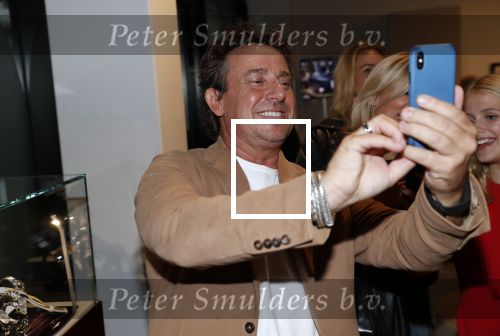 Amsterdam 30 oktober 2018
Boekpresentatie Kelly Weekers. Haar man John Ewbank reikte het eerste boek uit. Marco Borsato