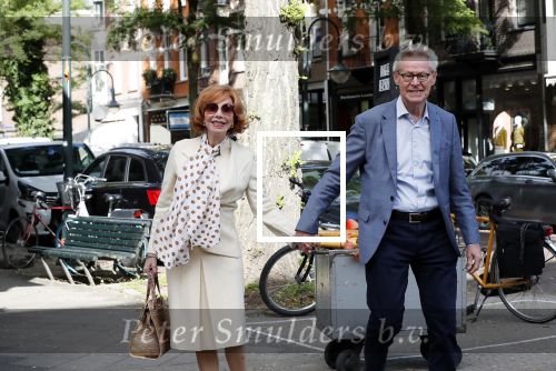Amsterdam  3oktober 2018
Marrijke Helwegen met haar man Harrie hand in hand in Amsterdam zuid.