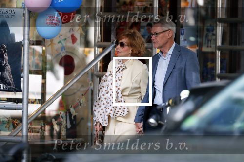Amsterdam  3oktober 2018
Marrijke Helwegen met haar man Harrie hand in hand in Amsterdam zuid.