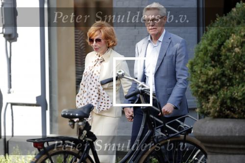 Amsterdam  3oktober 2018
Marrijke Helwegen met haar man Harrie hand in hand in Amsterdam zuid.