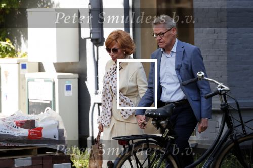 Amsterdam  3oktober 2018
Marrijke Helwegen met haar man Harrie hand in hand in Amsterdam zuid.