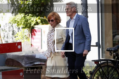 Amsterdam  3oktober 2018
Marrijke Helwegen met haar man Harrie hand in hand in Amsterdam zuid.