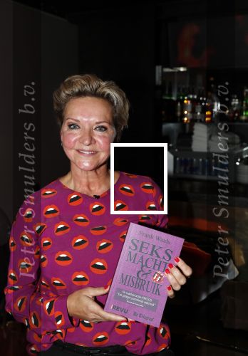 Amsterdam 1 november 2018
Boekpresentatie Frank Waals op Rembrandtplein.  Aanwezig oa Harrie Klooster Barry Stevens Inge Ipenburg en Mariska v Kolck