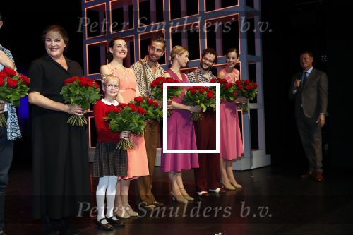 Amsterdam 30 september 2018
1 jaar Annie MG Schmidt in het delamar theater. Simone Kleinsma krijgt koninklijke onderscheiding.Marjolein Touw