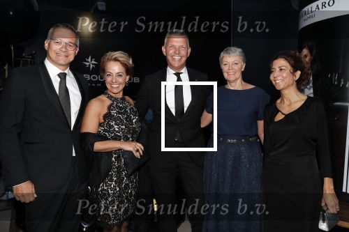 Amsterdam 8 oktober 2018
JFK Gala in de harbour Club. Wilfred Genee ontvangt uit handen van Prins Bernhard de prijs voor man van het jaar. Marieke Elsinga presenteert het gala. mark v Nieuwkerk met zijn vrouw en relaties