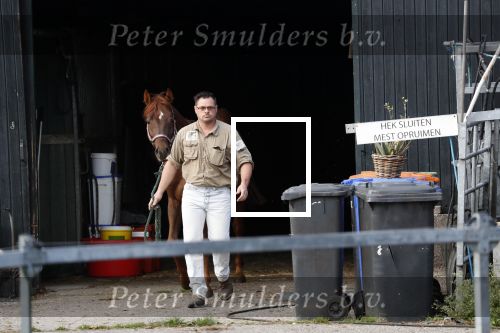 Wijdewormer 19 oktober 2018
Marnix Knetemann aan het werk op zijn boerderij. Zij zus Elise komt op bezoek met haar pas geboren baby.