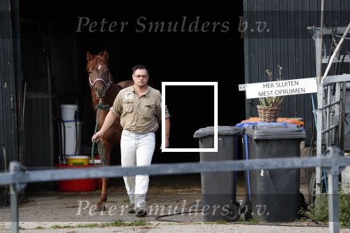 Wijdewormer 19 oktober 2018
Marnix Knetemann aan het werk op zijn boerderij. Zij zus Elise komt op bezoek met haar pas geboren baby.