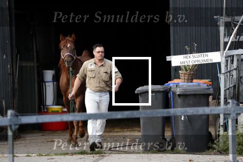 Wijdewormer 19 oktober 2018
Marnix Knetemann aan het werk op zijn boerderij. Zij zus Elise komt op bezoek met haar pas geboren baby.