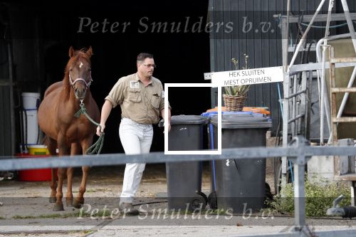 Wijdewormer 19 oktober 2018
Marnix Knetemann aan het werk op zijn boerderij. Zij zus Elise komt op bezoek met haar pas geboren baby.