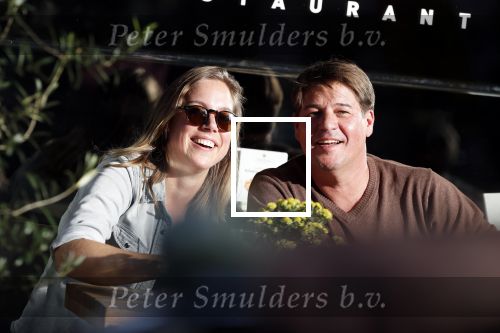 Amsterdam 13 oktober 2018
Martijn Krabbe verliefd en kussend op terras met zijn vriendin Deborah.