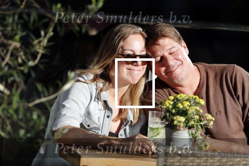 Amsterdam 13 oktober 2018
Martijn Krabbe verliefd en kussend op terras met zijn vriendin Deborah.