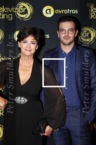 Amsterdam 11 oktober 2018
Uitreiking televizierring in AFAS LIVE.
Beau v Erven Dorens in de grote winnaar. Martine van Os en zoon Julian