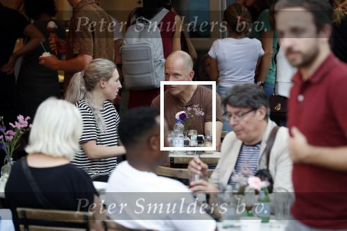 Amsterdam 13 oktober 2018
Maxim Hartman met (een) vriendin op terras in de pijp in Amsterdam.