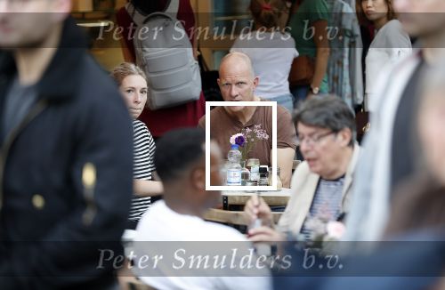 Amsterdam 13 oktober 2018
Maxim Hartman met (een) vriendin op terras in de pijp in Amsterdam.