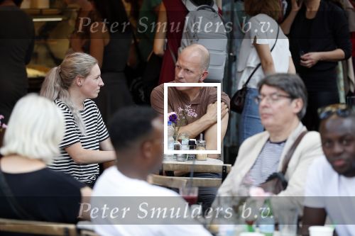 Amsterdam 13 oktober 2018
Maxim Hartman met (een) vriendin op terras in de pijp in Amsterdam.