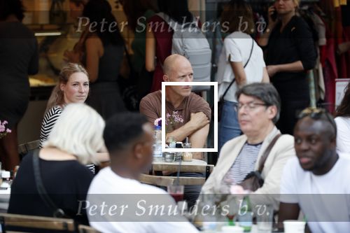 Amsterdam 13 oktober 2018
Maxim Hartman met (een) vriendin op terras in de pijp in Amsterdam.