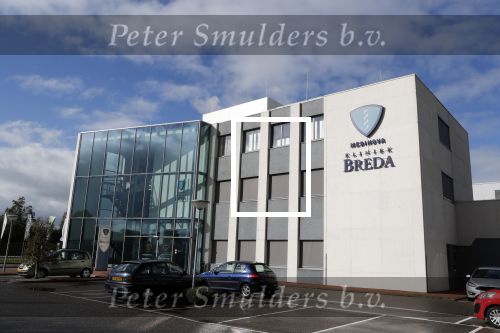 Breda 2 oktober 2018
Robbert Hinfelaar gaat op bezoek bij zijn vrouw Patricia Paay die in de kliniek medinova geopereerd is en een nieuwe heup heeft gekregen.