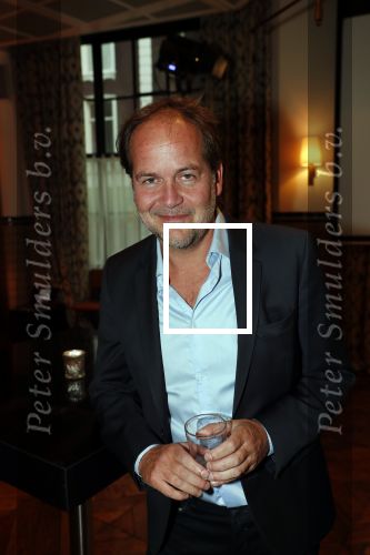 Amsterdam 23 oktober 2018
Boekpresentatie van Antoinette Scheulderman in de soho House . Eva Jinek overhandigt haar het eerste boek. Michiel v Egmond