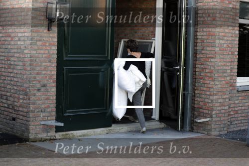 Berkel en Rodenrijs 15 oktober 2018
Monique Hazes en haar tante tillen met vrienden spullen naar hun nieuwe huis. Andre Hazes ligt ziek in bed. Vandaag gaan ze voor het eerst slapen in hun nieuwe huis aan het water.