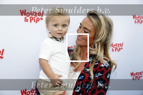 Den Haag 14 oktober 2018
Premiere Woezel en pip in koninklijke schouwburg Den haag. Monique Hazes kwam met haar zoontje Andre Hazes jr