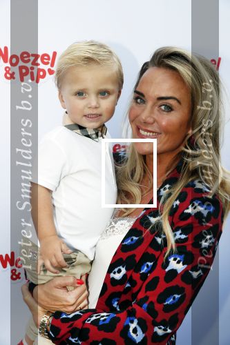 Den Haag 14 oktober 2018
Premiere Woezel en pip in koninklijke schouwburg Den haag. Monique Hazes kwam met haar zoontje Andre Hazes jr