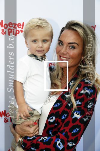 Den Haag 14 oktober 2018
Premiere Woezel en pip in koninklijke schouwburg Den haag. Monique Hazes kwam met haar zoontje Andre Hazes jr