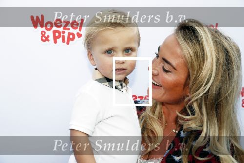 Den Haag 14 oktober 2018
Premiere Woezel en pip in koninklijke schouwburg Den haag. Monique Hazes kwam met haar zoontje Andre Hazes jr