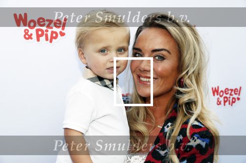 Den Haag 14 oktober 2018
Premiere Woezel en pip in koninklijke schouwburg Den haag. Monique Hazes kwam met haar zoontje Andre Hazes jr