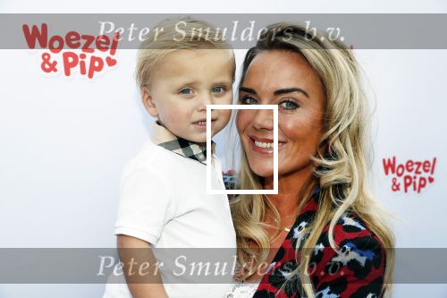 Den Haag 14 oktober 2018
Premiere Woezel en pip in koninklijke schouwburg Den haag. Monique Hazes kwam met haar zoontje Andre Hazes jr
