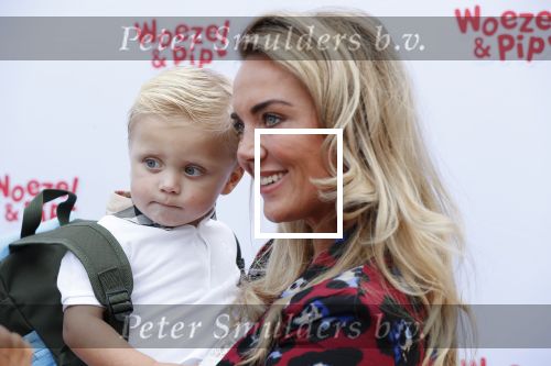 Den Haag 14 oktober 2018
Premiere Woezel en pip in koninklijke schouwburg Den haag. Monique Hazes kwam met haar zoontje Andre Hazes jr