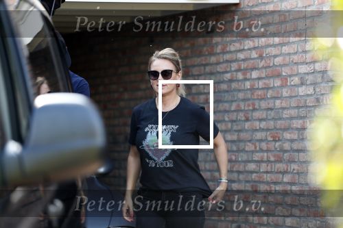 Berkel en Rodenrijs 15 oktober 2018
Monique Hazes en haar tante tillen met vrienden spullen naar hun nieuwe huis. Andre Hazes ligt ziek in bed. Vandaag gaan ze voor het eerst slapen in hun nieuwe huis aan het water.