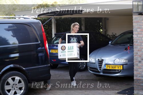 Berkel en Rodenrijs 15 oktober 2018
Monique Hazes en haar tante tillen met vrienden spullen naar hun nieuwe huis. Andre Hazes ligt ziek in bed. Vandaag gaan ze voor het eerst slapen in hun nieuwe huis aan het water.