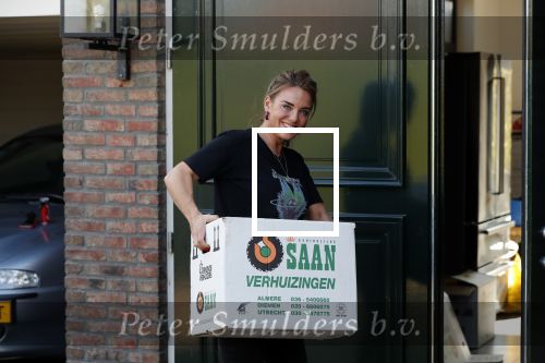 Berkel en Rodenrijs 15 oktober 2018
Monique Hazes en haar tante tillen met vrienden spullen naar hun nieuwe huis. Andre Hazes ligt ziek in bed. Vandaag gaan ze voor het eerst slapen in hun nieuwe huis aan het water.