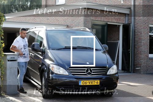 Berkel en Rodenrijs 15 oktober 2018
Monique Hazes en haar tante tillen met vrienden spullen naar hun nieuwe huis. Andre Hazes ligt ziek in bed. Vandaag gaan ze voor het eerst slapen in hun nieuwe huis aan het water.
