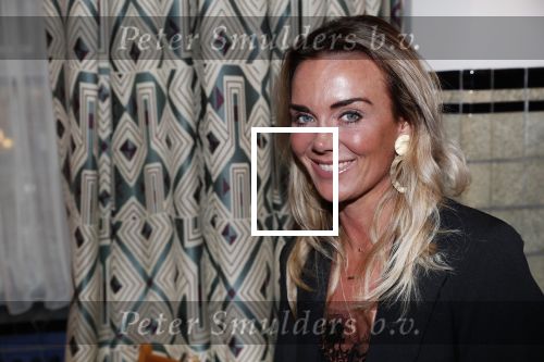 Amsterdam 23 oktober 2018
Boekpresentatie van Antoinette Scheulderman in de soho House . Eva Jinek overhandigt haar het eerste boek. Monique Hazes kwam met een vriendin