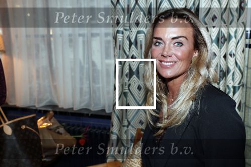 Amsterdam 23 oktober 2018
Boekpresentatie van Antoinette Scheulderman in de soho House . Eva Jinek overhandigt haar het eerste boek. Monique Hazes kwam met een vriendin