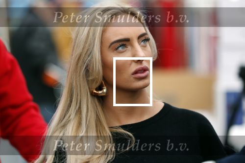 Capelle aan de Ijssel 30 oktober 2018
Michael v d Plas , zijn vriendin Naomi Dijkstra  en Manager Jake Hampel shoppen bij de monster voordeel winkel  voor ieder kind verdient de sint .