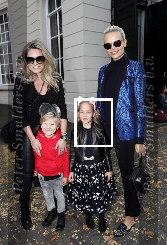 Den Haag 14 oktober 2018
Premiere Woezel en pip in koninklijke schouwburg Den haag. Nikkie Plessen kwam met haar zoon en vriendin Natasha Poly en haar dochter