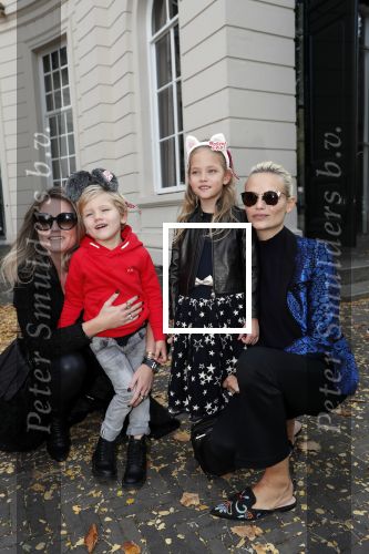 Den Haag 14 oktober 2018
Premiere Woezel en pip in koninklijke schouwburg Den haag. Nikkie Plessen kwam met haar zoon en vriendin Natasha Poly en haar dochter
