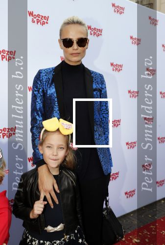 Den Haag 14 oktober 2018
Premiere Woezel en pip in koninklijke schouwburg Den haag. Nikkie Plessen kwam met haar zoon en vriendin Natasha Poly en haar dochter