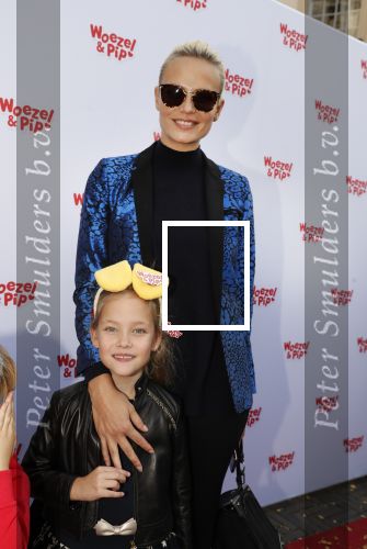 Den Haag 14 oktober 2018
Premiere Woezel en pip in koninklijke schouwburg Den haag. Nikkie Plessen kwam met haar zoon en vriendin Natasha Poly en haar dochter