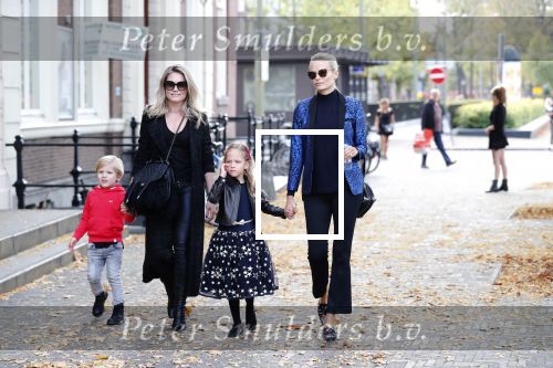 Den Haag 14 oktober 2018
Premiere Woezel en pip in koninklijke schouwburg Den haag. Nikkie Plessen kwam met haar zoon en vriendin Natasha Poly en haar dochter