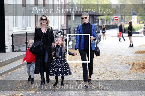 Den Haag 14 oktober 2018
Premiere Woezel en pip in koninklijke schouwburg Den haag. Nikkie Plessen kwam met haar zoon en vriendin Natasha Poly en haar dochter