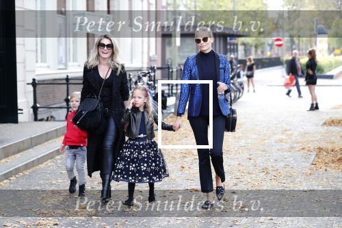 Den Haag 14 oktober 2018
Premiere Woezel en pip in koninklijke schouwburg Den haag. Nikkie Plessen kwam met haar zoon en vriendin Natasha Poly en haar dochter
