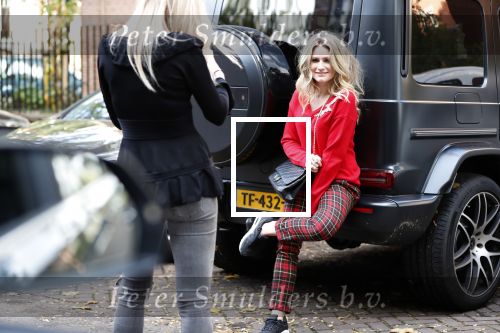 Amsterdam 2 oktober 2018
Nikkie Plessen op haar mercedes jeep.