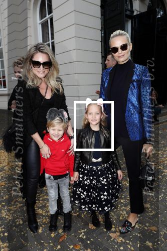Den Haag 14 oktober 2018
Premiere Woezel en pip in koninklijke schouwburg Den haag. Nikkie Plessen kwam met haar zoon en vriendin Natasha Poly en haar dochter