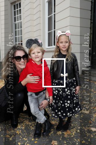 Den Haag 14 oktober 2018
Premiere Woezel en pip in koninklijke schouwburg Den haag. Nikkie Plessen kwam met haar zoon en vriendin Natasha Poly en haar dochter