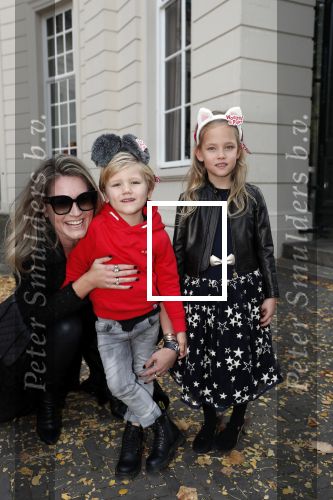 Den Haag 14 oktober 2018
Premiere Woezel en pip in koninklijke schouwburg Den haag. Nikkie Plessen kwam met haar zoon en vriendin Natasha Poly en haar dochter